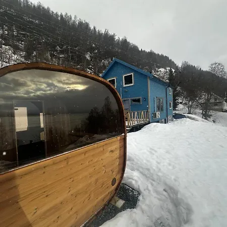 Lyngen Blue House * Lyngseidet