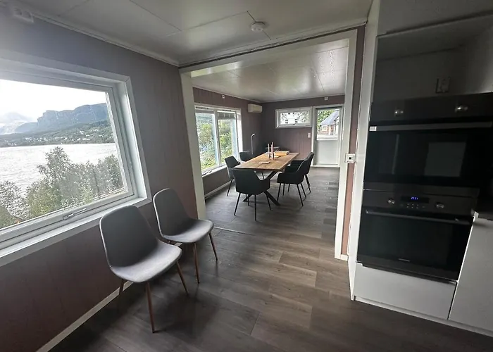 Lyngen Blue House Tatil Evi Lyngseidet