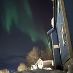 Lyngen Blue House 펜션 *