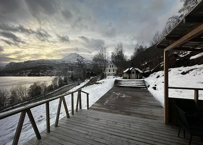 Lyngen Blue House Feriehus *